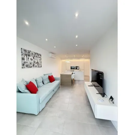 Stylish Flat For A Perfect Getaway * リニャーノ・サッビアドーロ